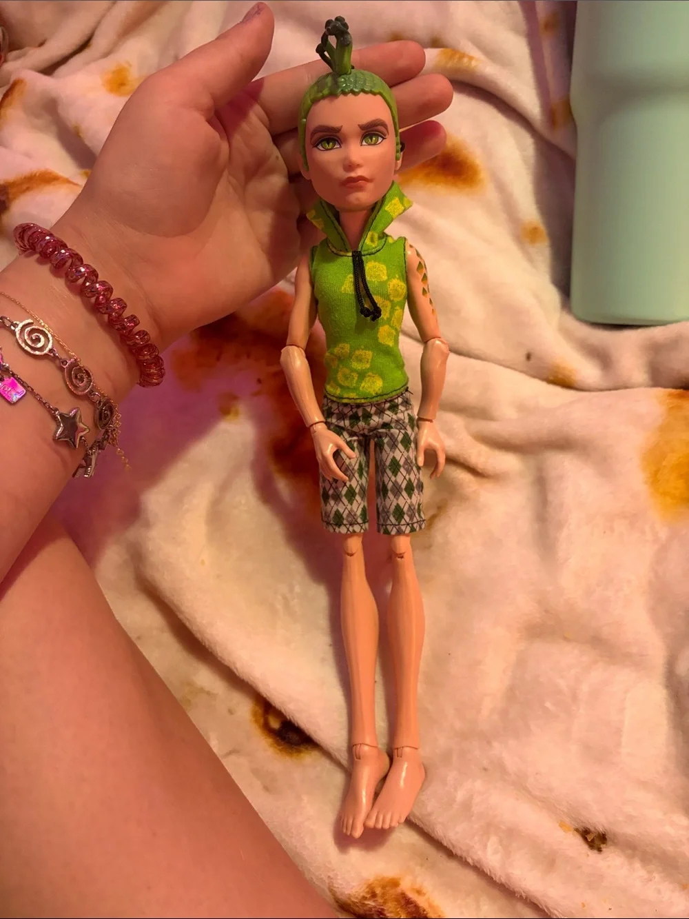 monster high green punk male doll with patterned shorts - Duece